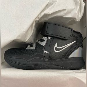 FREE SHIPPING : EUC toddler kyrie infinity black/metallic silver 7C